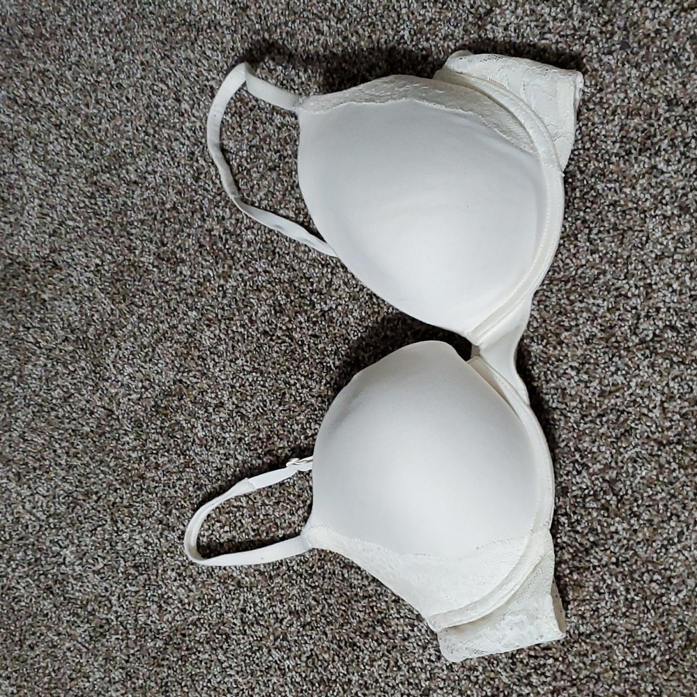 Cream bra - Picture 1 of 3